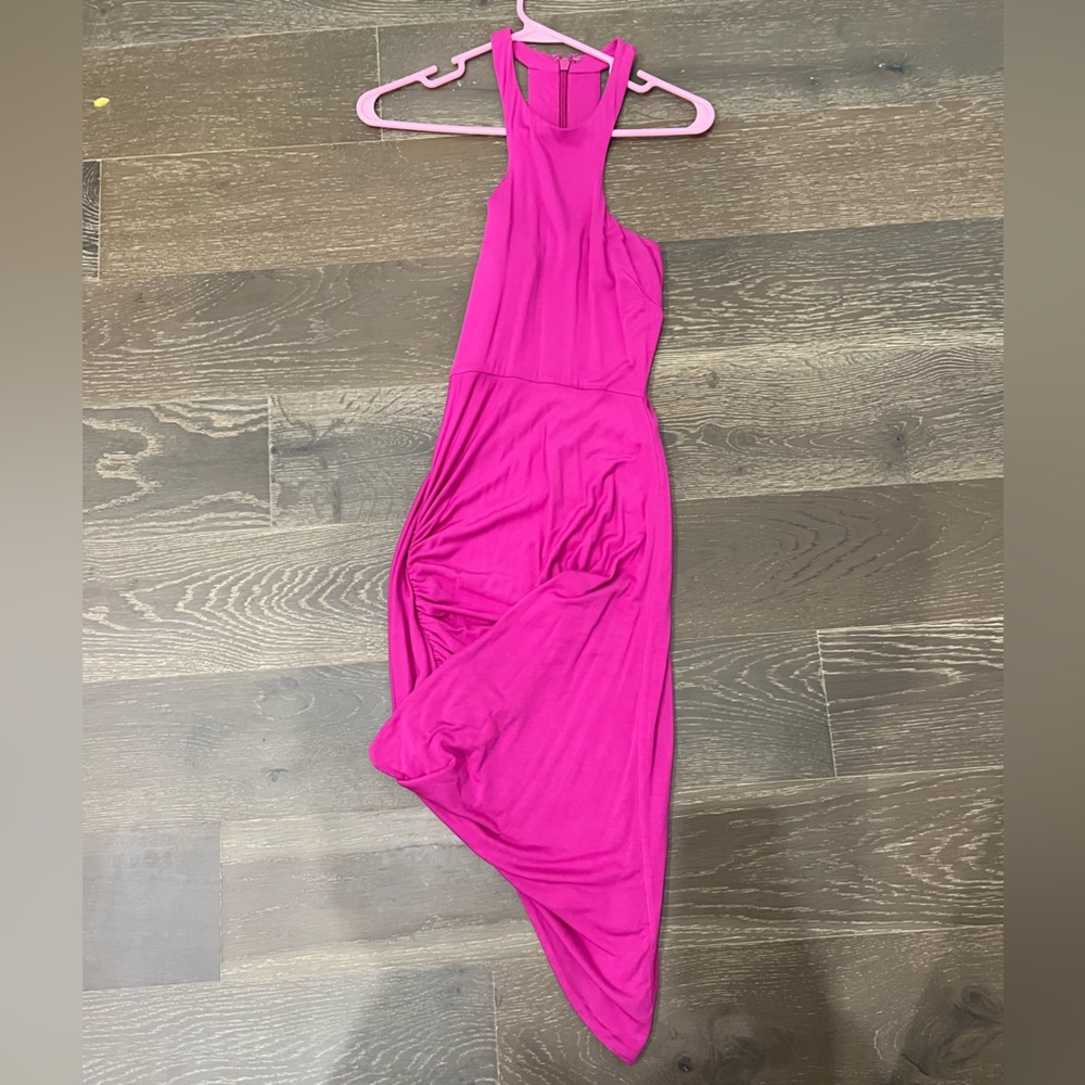 Lulu’s hot pink dress